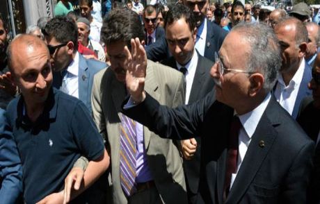 İhsanoğlu'ndan Cami İçin 100 Lira