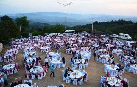 Karatavuk Köyü'nde 2 Bin Kişilik Dev İftar