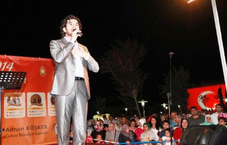 Kent Meydanında Şiir Dolu Akşam
