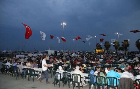 En Büyük Mahalle İftarı Yeşilköy'de