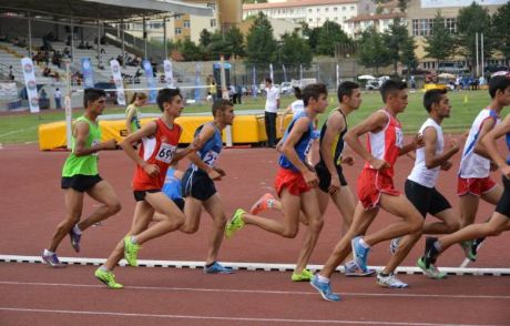 Atletler, Dışarda Da İçerde De Başarıya Koşuyor