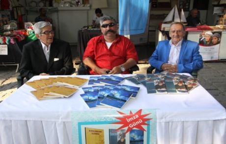 Darülaceze Şairleri Kitaplarını İmzaladı