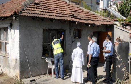 Camdan Bakarken Kan Kusarak Öldü