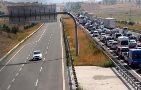 Bolu'da 30 Kilometrelik Tatilci Kuyruğu