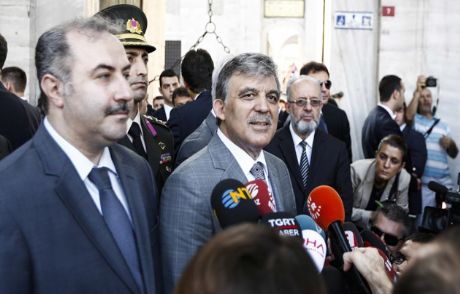 Gül, Cami Çıkışında Açıklamalarda Bulundu