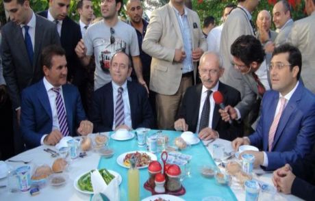 Kılıçdaroğlu Beşiktaş'ta Sokak İftarına Katıldı
