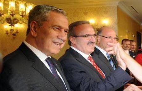 'kadınlar Sokak Ortasında Kahkaha Atmayacak'