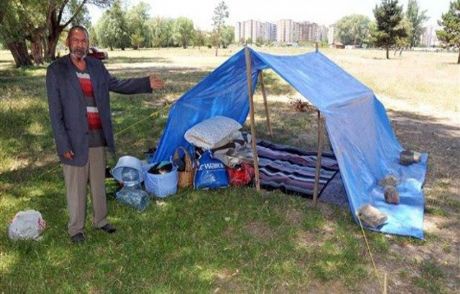 Çadırda Yaşayan Aile Yardım Eli Bekliyor