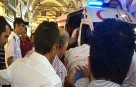 Seyyar Satıcılar Güvenlik Görevlisi Bıçakladı