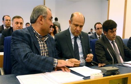 Komisyonda 'ahlaksız' Gerilimi