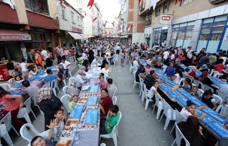 3 Bin Kişi Tek Sofra