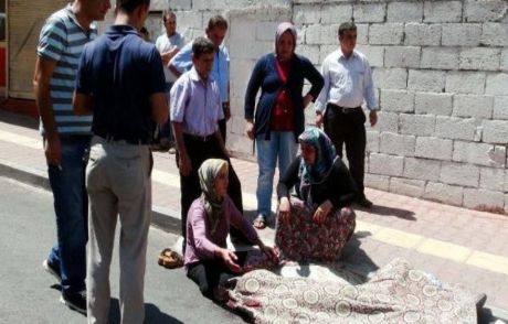 Ölen Oğlunun Başından Ayrılmadı