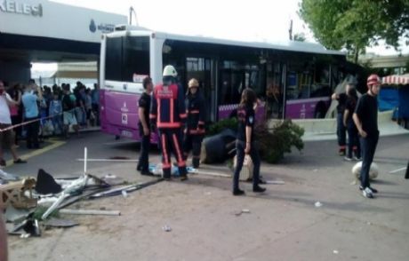Kabataş'ta Feci Otobüs Kazası