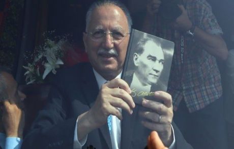 İhsanoğlu'ndan Erdoğan'a İstiklal Marşı Yanıtı