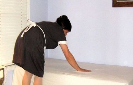 Evi Soyan Hizmetçiye Yol Parası Verdi