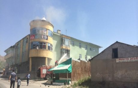 Ak Parti Binasını Ateşe Verdiler