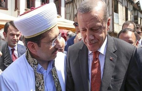 'musafaha İle Yetinelim, El Öpmeyelim'