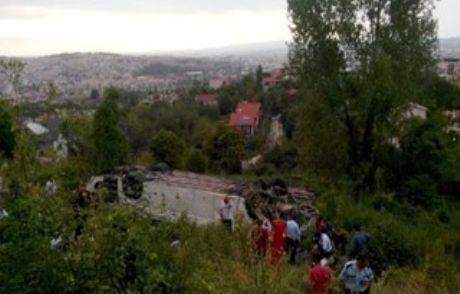 Otobüs Şarampole Yuvarlandı