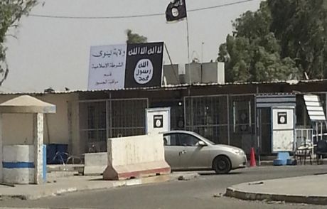 Irak Ordusu Işid Üssüne Saldırdı