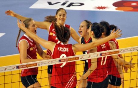 Genç Kızlar Bulgaristan'ı Mağlup Etti