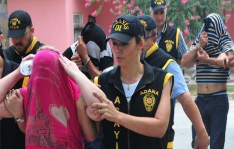 Küçük Kızları Pazarlayan Çete Çökertildi