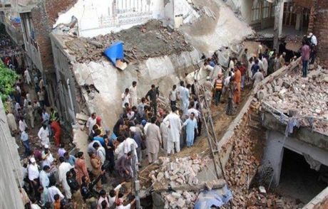 Pakistan'da Cami Çöktü: 24 Ölü