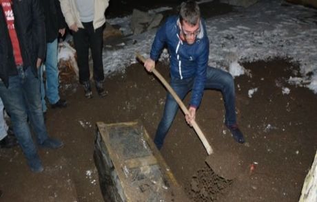 Çaldıkları Kasayı Açamayınca...
