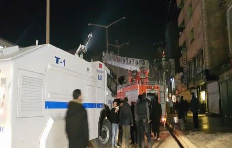 Yangını Söndüren Toma'yı Taşladılar