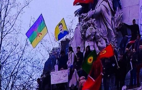 Terör Karşıtı Yürüyüşte Terör Örgütü Bayrağı!