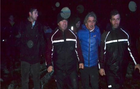 Tedaş İşçileri Donmaktan Son Anda Kurtarıldı