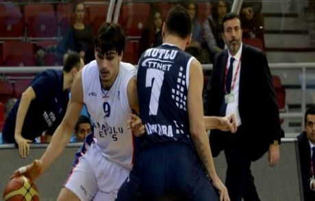 Anadolu Efes'e Evinde Büyük Darbe!