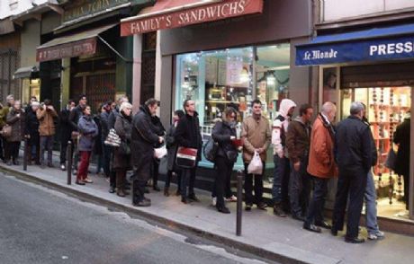 Fransa'da Charlie Hebdo Kuyruğu