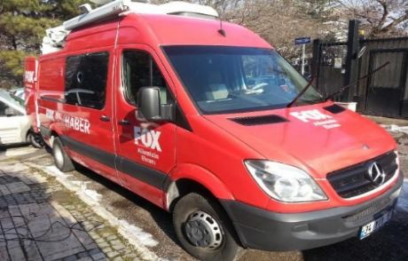 Fox Tv Canlı Yayın Aracına Saldırı