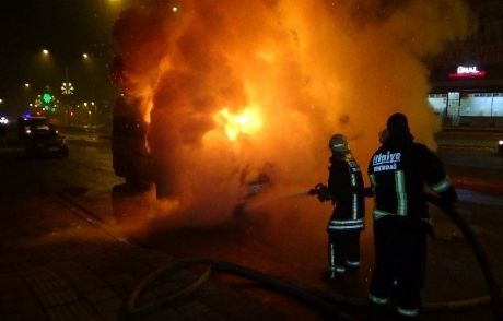 Fabrika Servisi Seyir Halindeyken Yandı