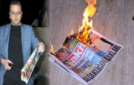 Akit Gazetesini Yakarak Protesto Ettiler