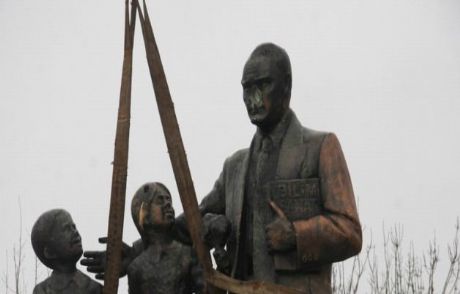 Diyarbakır'da Atatürk Heykeli Kaldırıldı