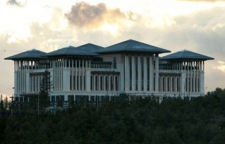 Saray'a Çıkan Caddeye Türkeş İsmi