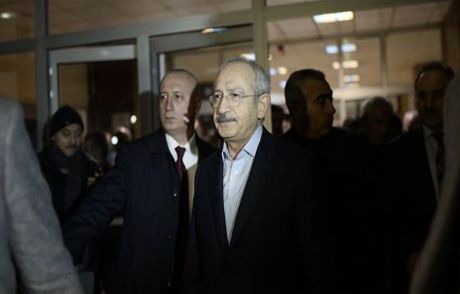 Kılıçdaroğlu, Yaşar Kemal'i Ziyaret Etti