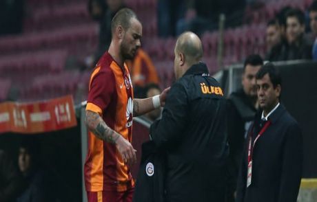 Oyundan Alınan Sneijder'den Tepki!