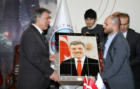 Abdullah Gül'e Seramiko'dan Tablo