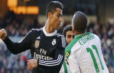 2 Yumruk, 1 Tekme Ve Ronaldo Atıldı!