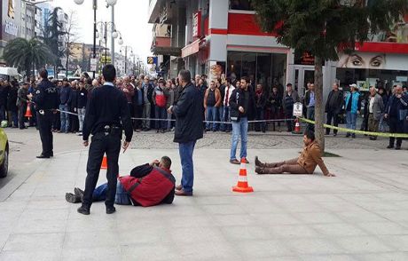 2 Kuzenini Sokakta Bacaklarından Vurdu