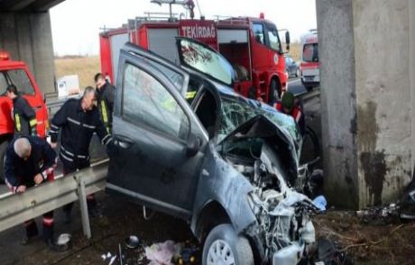 Çorlu'da Otomobil Köprü Ayağına Çarptı