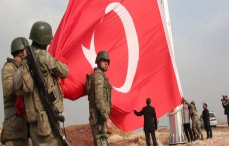 Kobani Sınırına Dev Türk Bayrağı