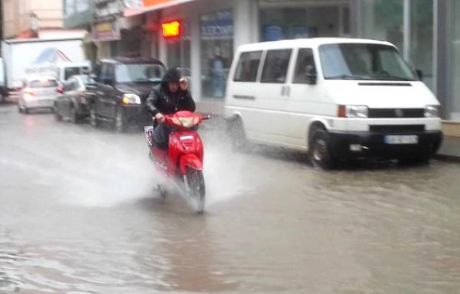 Muğla'da Sağanak Yağış Hayatı Felç Etti