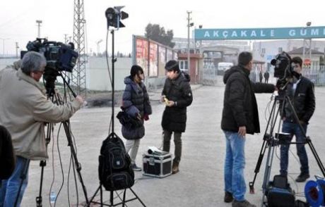 Japon Gazeteci Sınırda Öldü