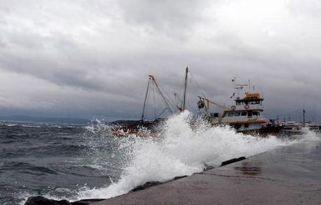 Marmara'da Fırtına Esareti