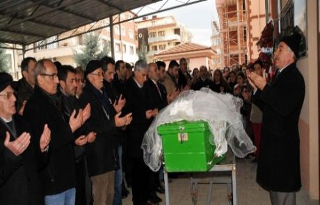 Son Yolculuğuna Duvağıyla Uğurlandı
