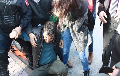 Mersin'de Davutoğlu Protestosu