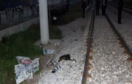 Rayların Üzerinde Alkol Alırken Tren Çarptı!